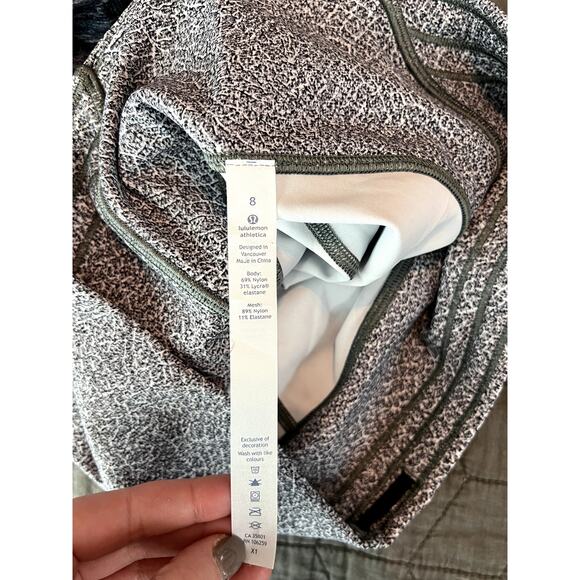 Lululemon train times 7/8 fractal alpine leggings 8 - Picture 4 of 6